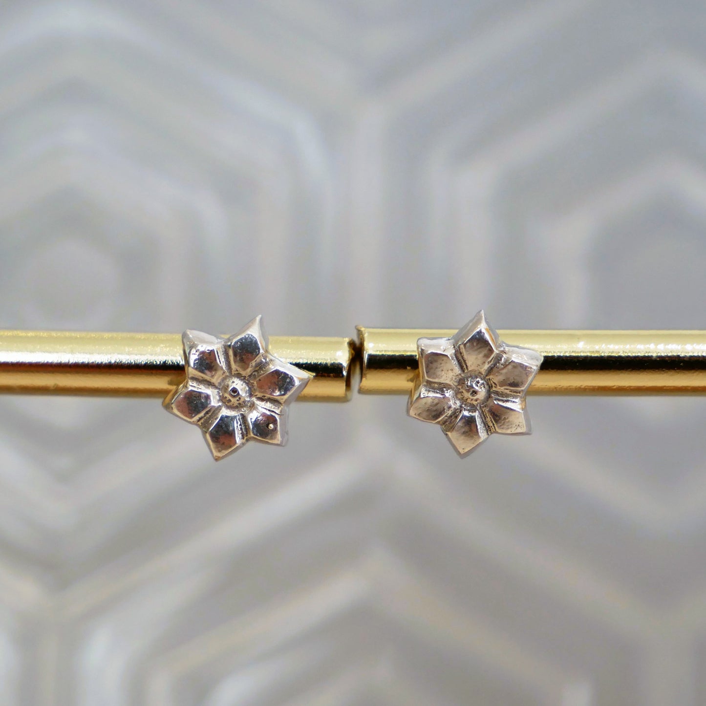 Dinky Studs Poinsettia