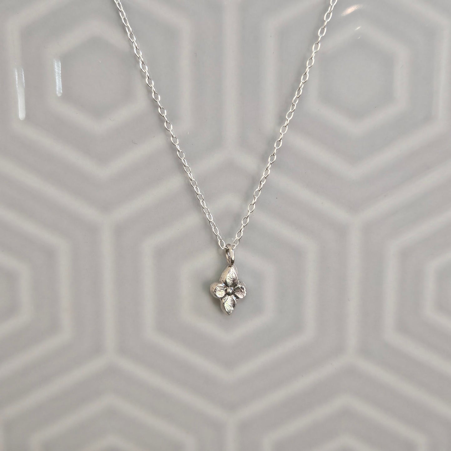 Dinky charm necklace - drop flower