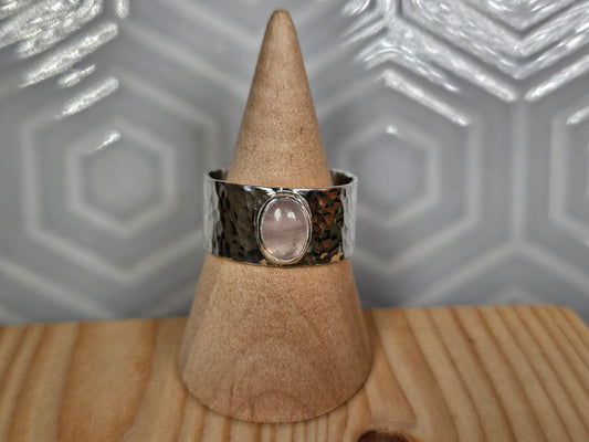 Rose quartz hammered ring