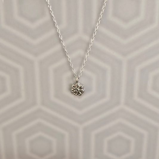 Dinky charm necklace - Swirls